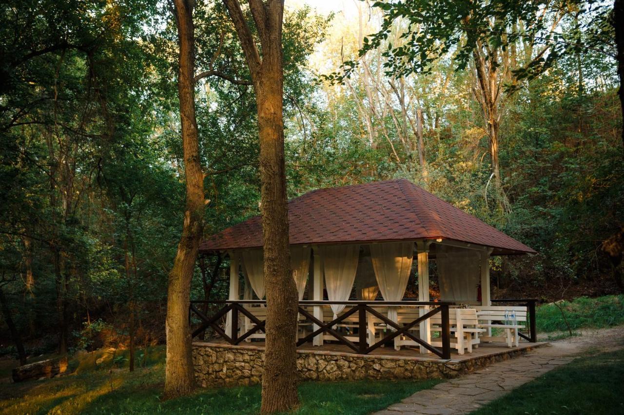 Sky Land Camping & Resort Cricova Eksteriør billede