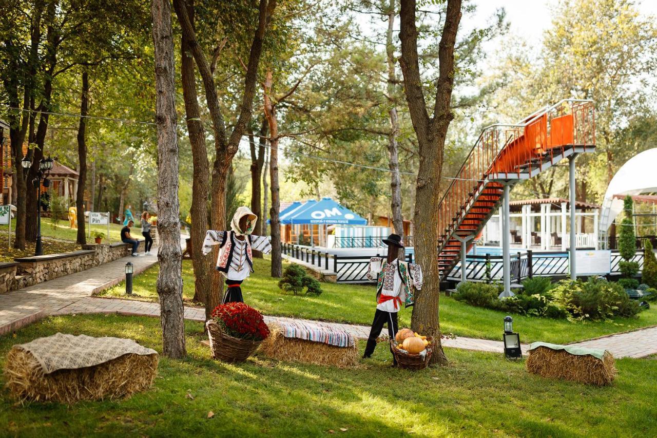 Sky Land Camping & Resort Cricova Eksteriør billede