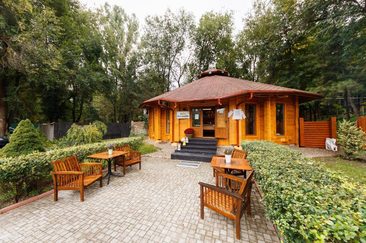 Sky Land Camping & Resort Cricova Eksteriør billede