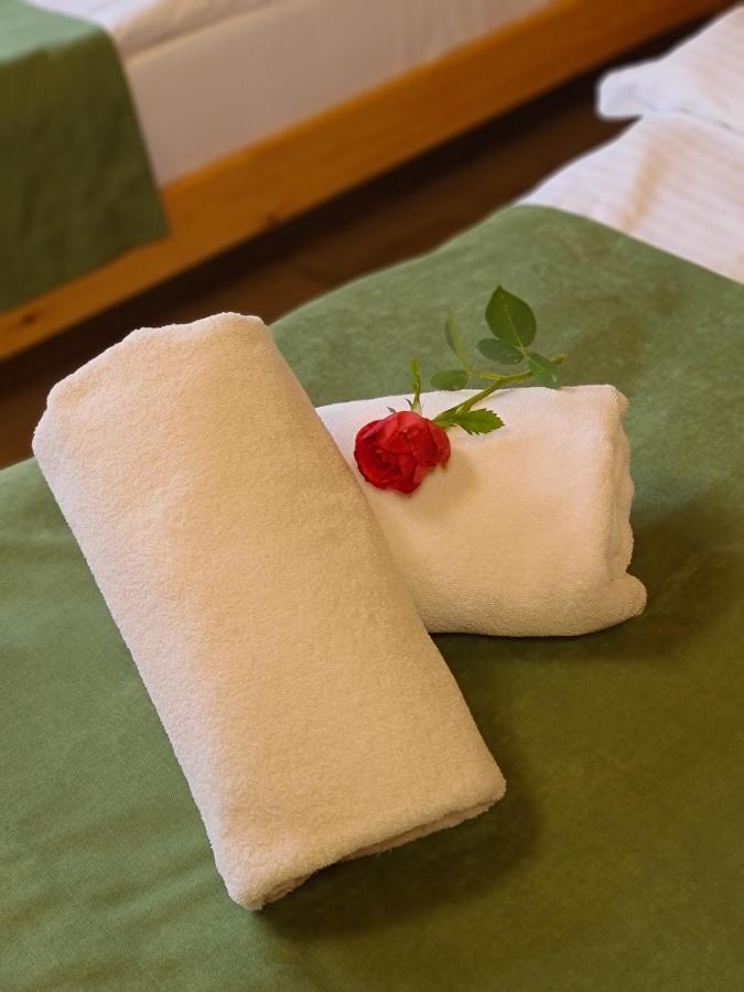 Sky Land Camping & Resort Cricova Eksteriør billede