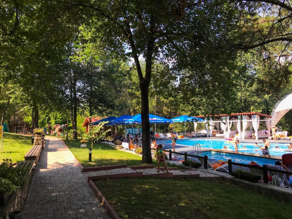 Sky Land Camping & Resort Cricova Eksteriør billede