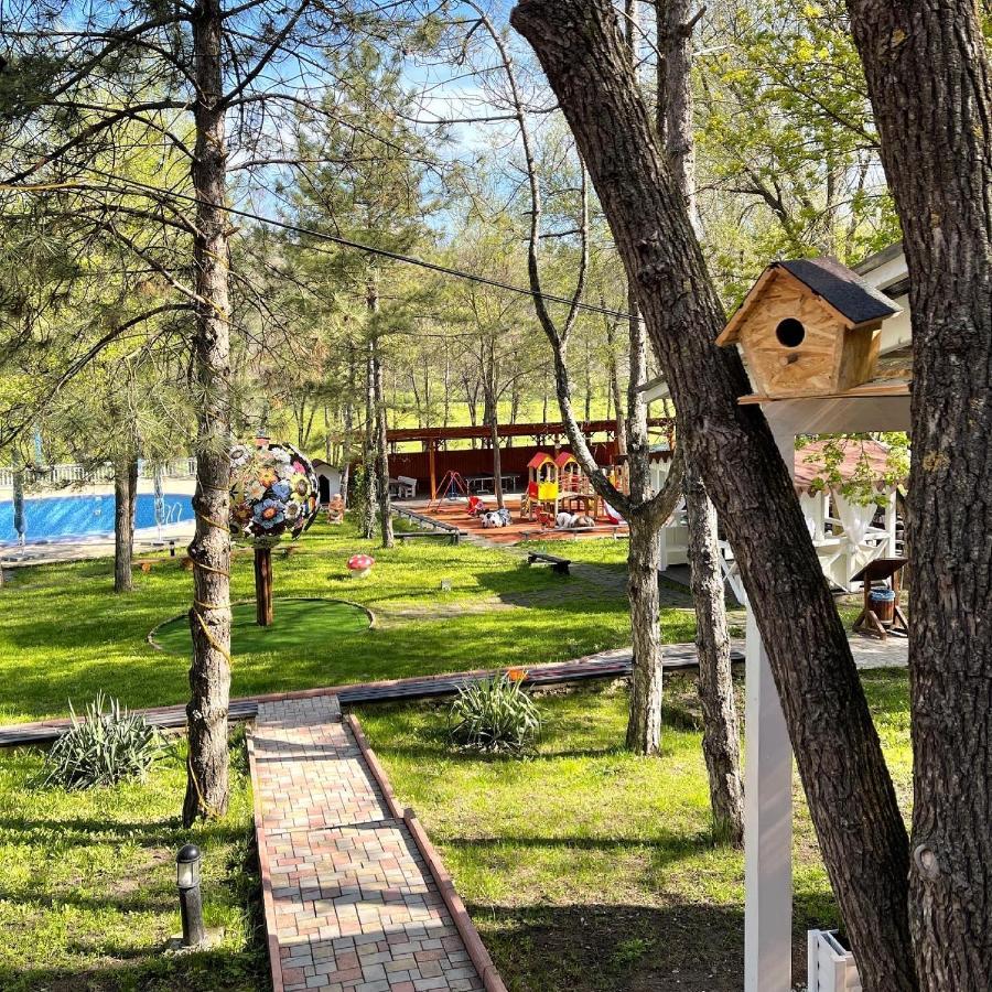 Sky Land Camping & Resort Cricova Eksteriør billede